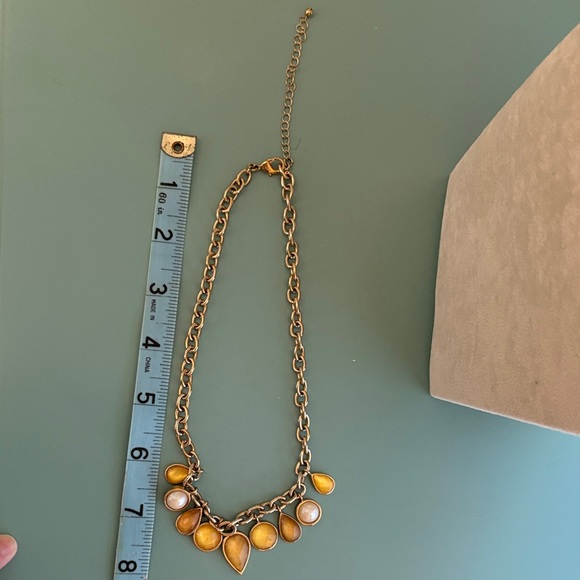 Gold Tone Necklace Amber Lucite Teardrop Charm Statement Pearl Accent - Picture 5 of 6